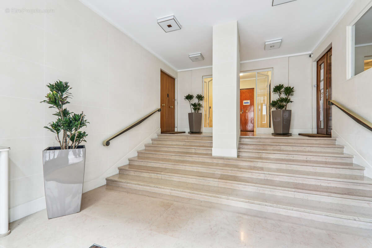 Appartement à PARIS-8E
