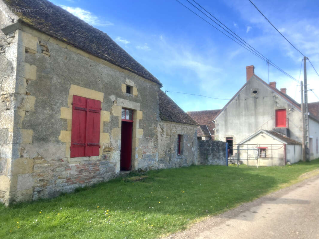 Maison à LURCY-LE-BOURG