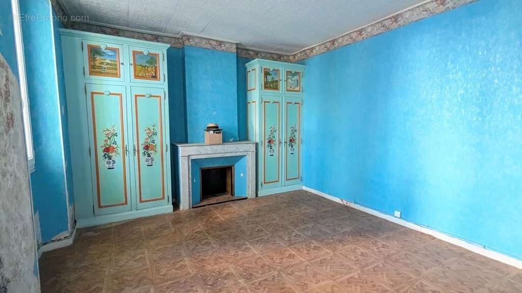 Appartement à VINS-SUR-CARAMY