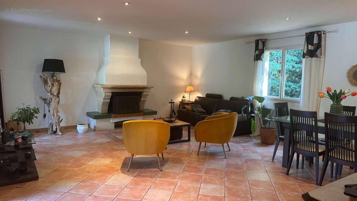 Villa T6 de 170 m² avec jardin et et piscine - photo 2