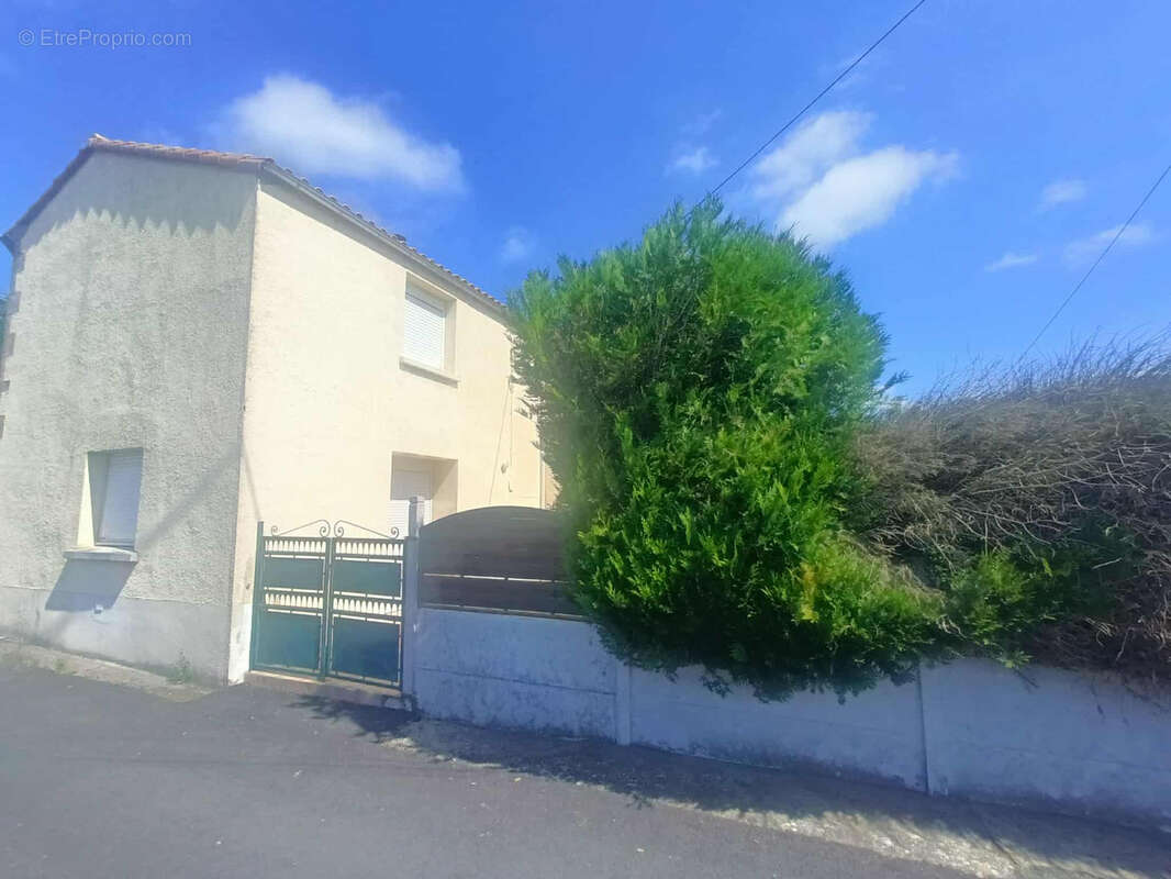 Maison à SAINT-LAURENT-SUR-SEVRE