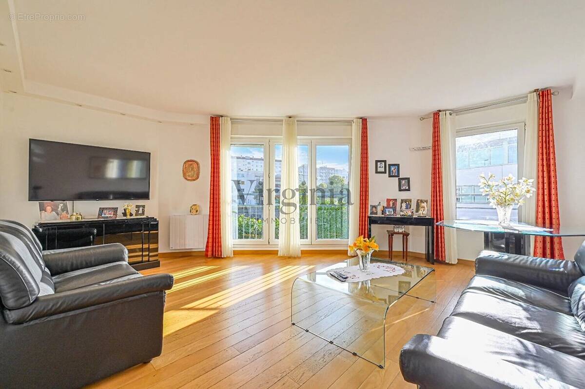 Appartement à CHARENTON-LE-PONT