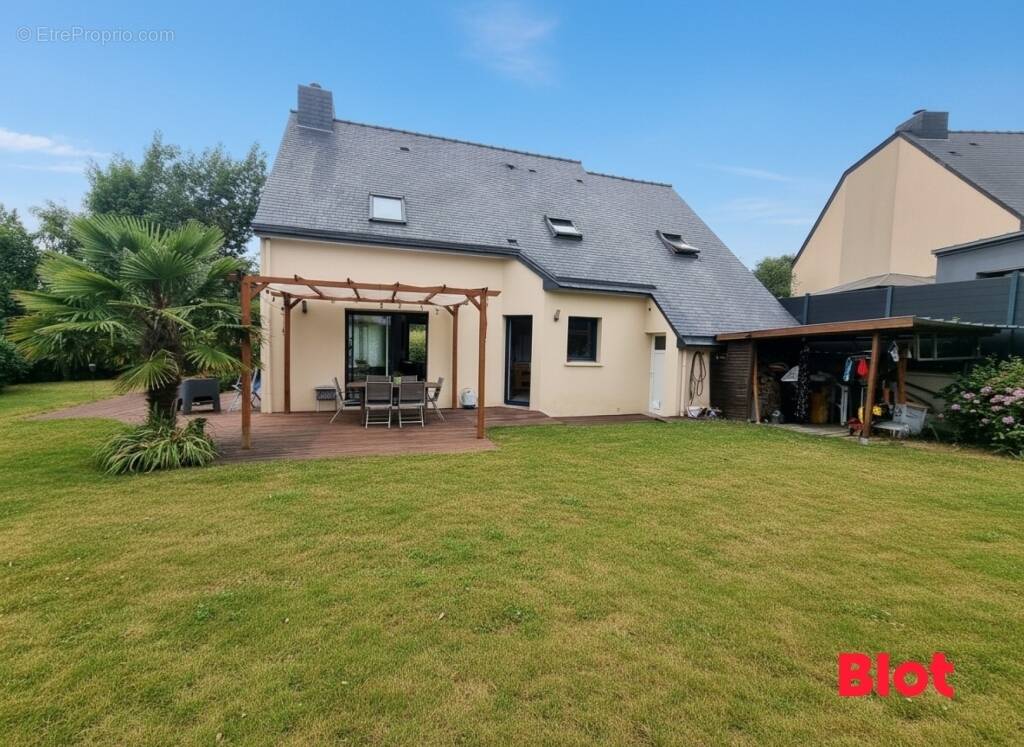 Maison à MONTREUIL-LE-GAST
