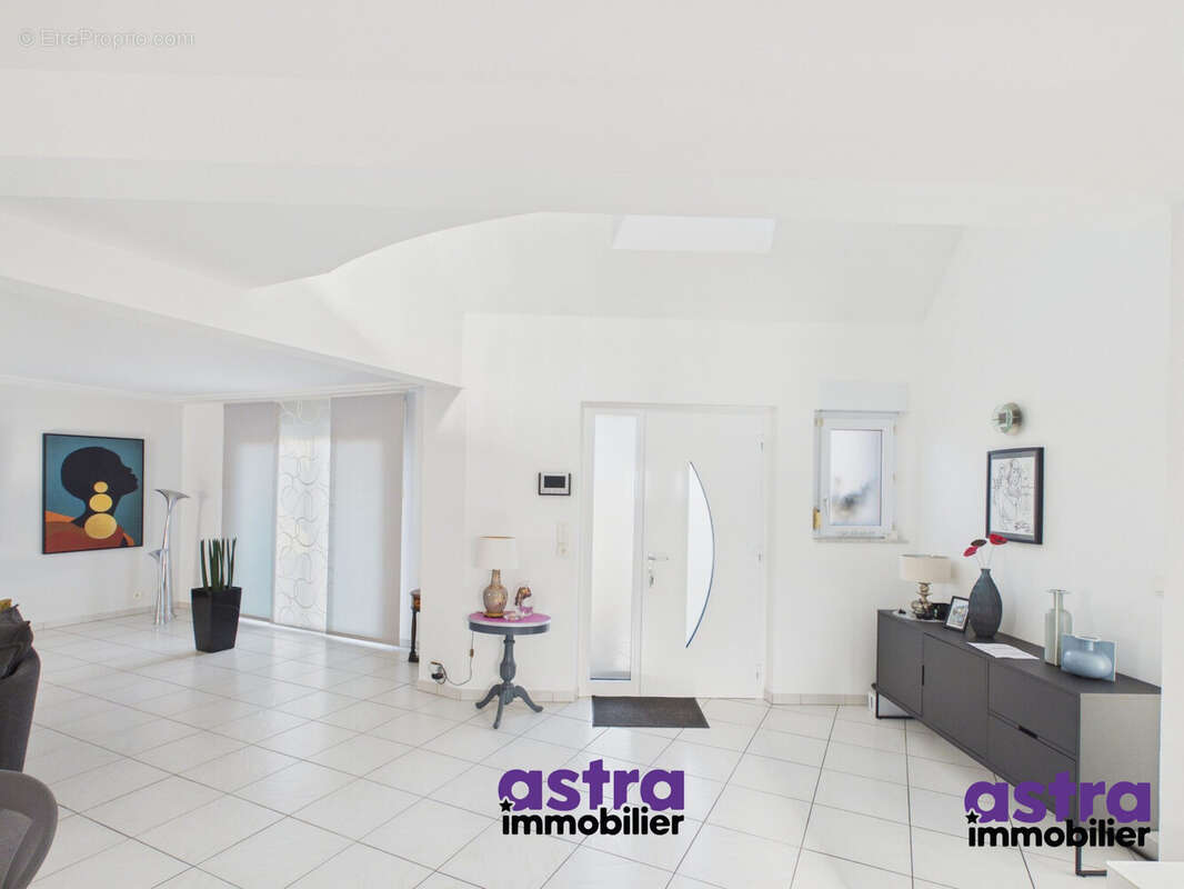 Maison à STEINBRUNN-LE-BAS