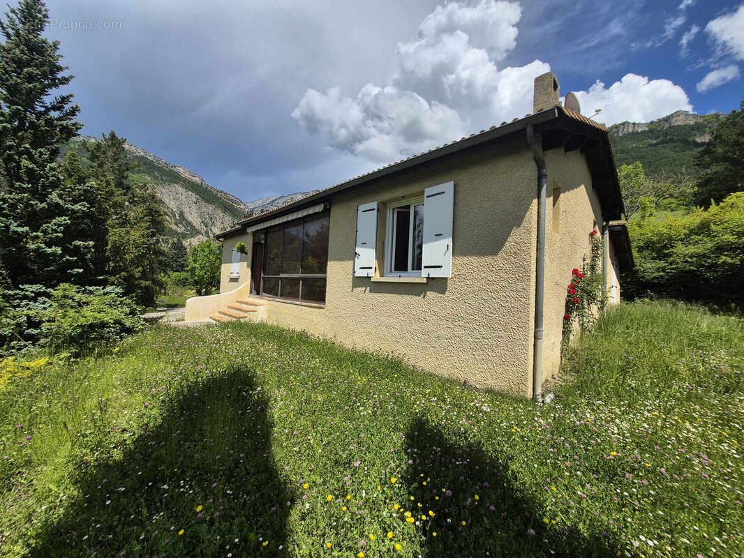 Maison à LAVAL-D&#039;AIX