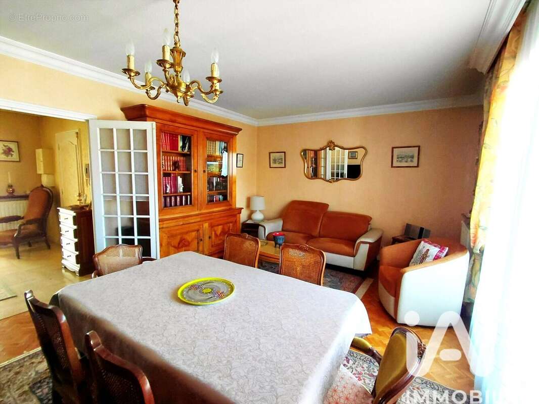 Photo 2 - Appartement à SAINT-PRIEST-EN-JAREZ