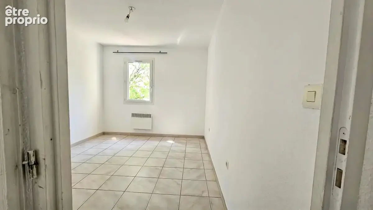 Haut de villa, T2 avec jardin et place de parking - photo 4