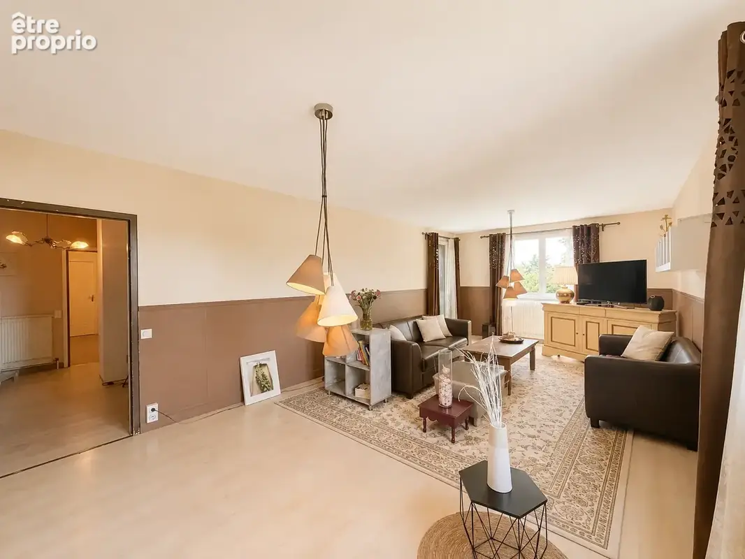 Villa traditionnelle 186 m2 habitables sur 962 m2 de terrain avec garage à Saint-Clair-Du-Rhône - photo 10
