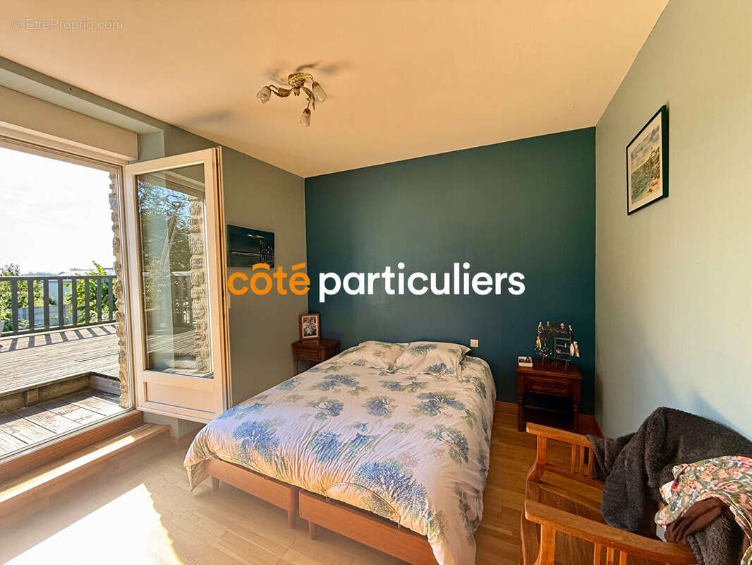 À vendre - Grande maison familiale en pierres à Saint-Méloir-des-Ondes - photo 8
