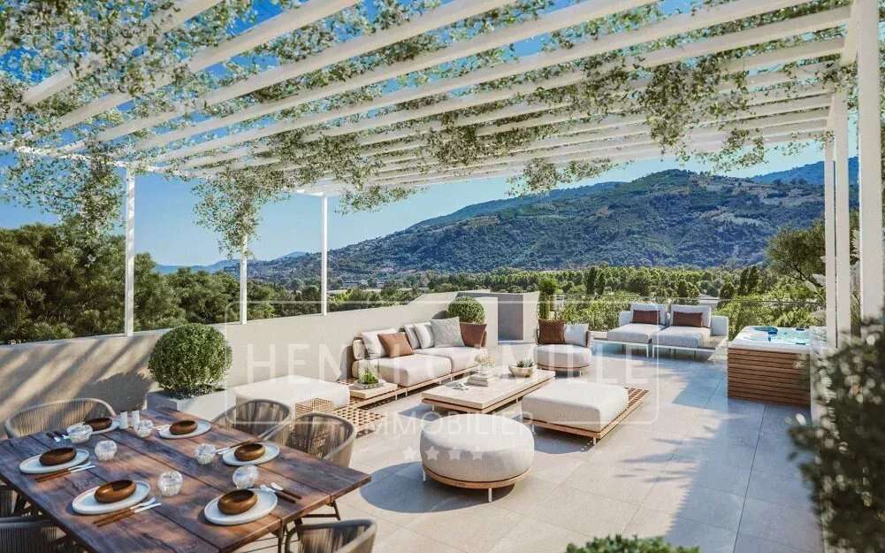 Maison à LA ROQUETTE-SUR-SIAGNE