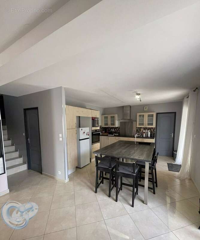 AUREL (84) - Grande maison récente de 170 m² avec 7 chambres sur 1600 m² de Terrain - - photo 5