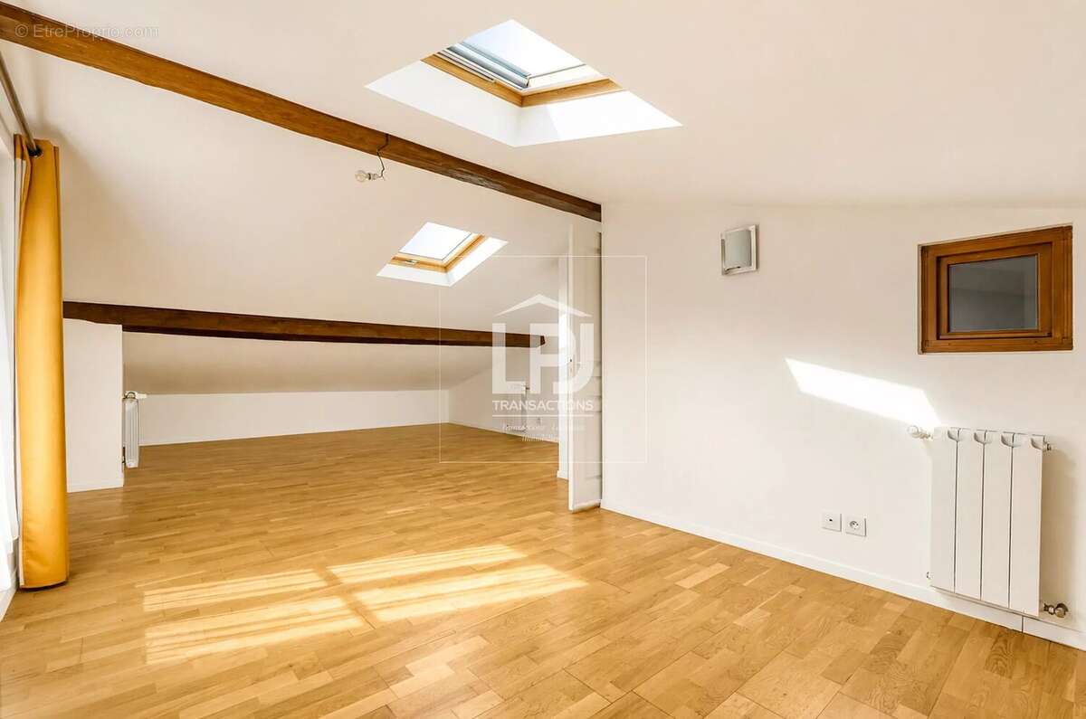 Bel appartement traversant T3 de 90 m² – Duplex, dernier étage – Petite copropriété, calme, quartier Marengo / La Colonne - photo 13