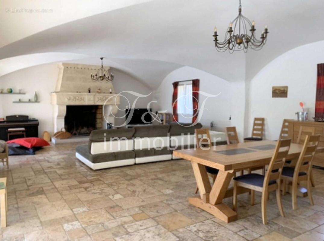 Maison à SIMIANE-LA-ROTONDE