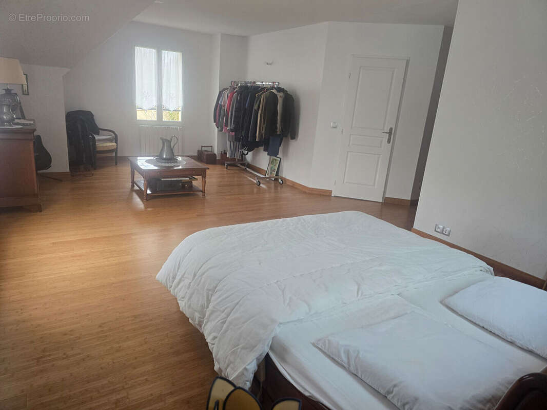 Maison à JOUY-LE-CHATEL