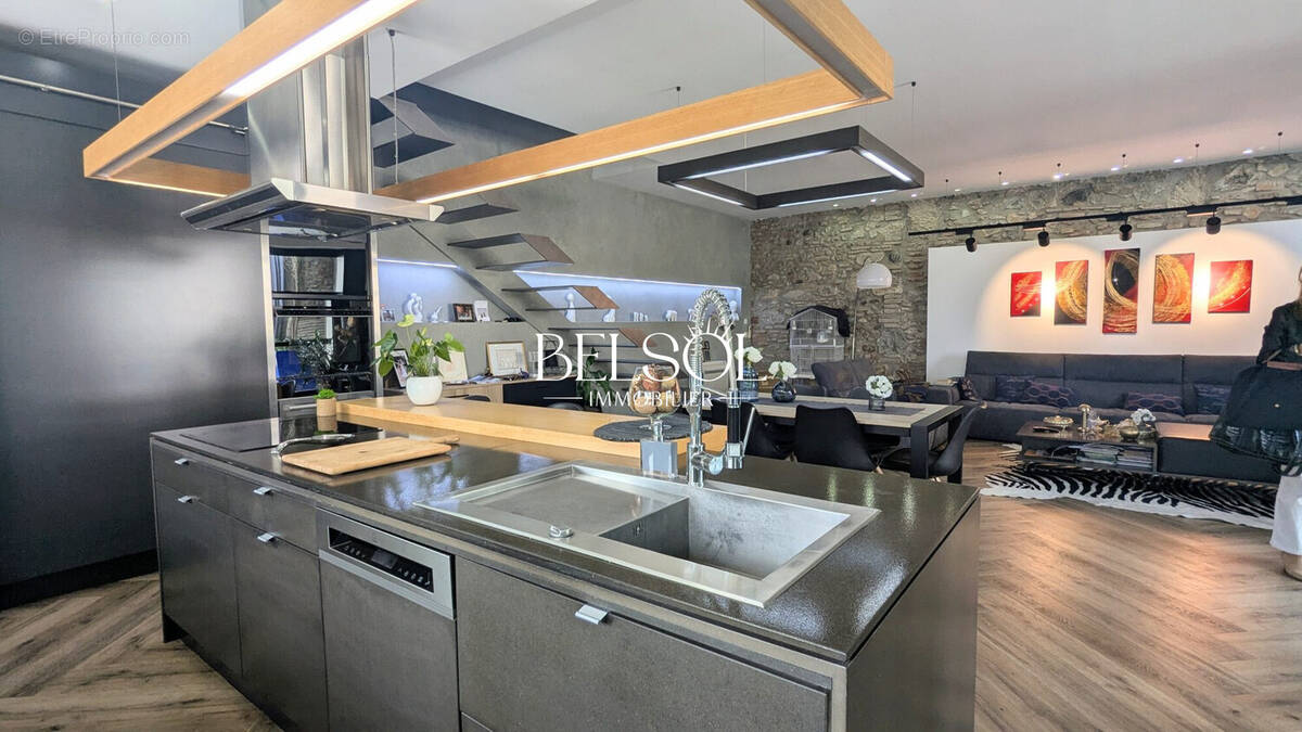 Maison à SAINT-LAURENT-DE-LA-SALANQUE