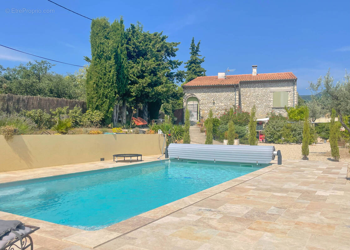 Maison à SAINT-PANTALEON-LES-VIGNES