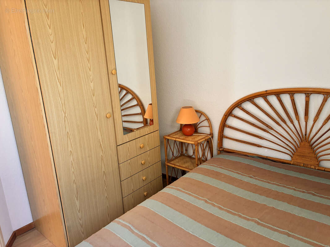 GRUISSAN, RIVE DROITE, EN EXCLUSIVITE, Appartement de type 2 avec terrasse VUE PORT + place de parking privati - photo 13