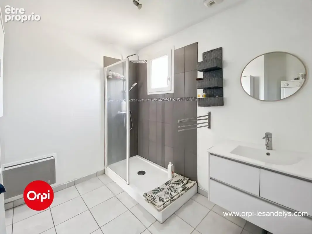 Pavillon RT2012 - séjour (42 m²)  3 chambres  Terrain 812 m² - photo 11