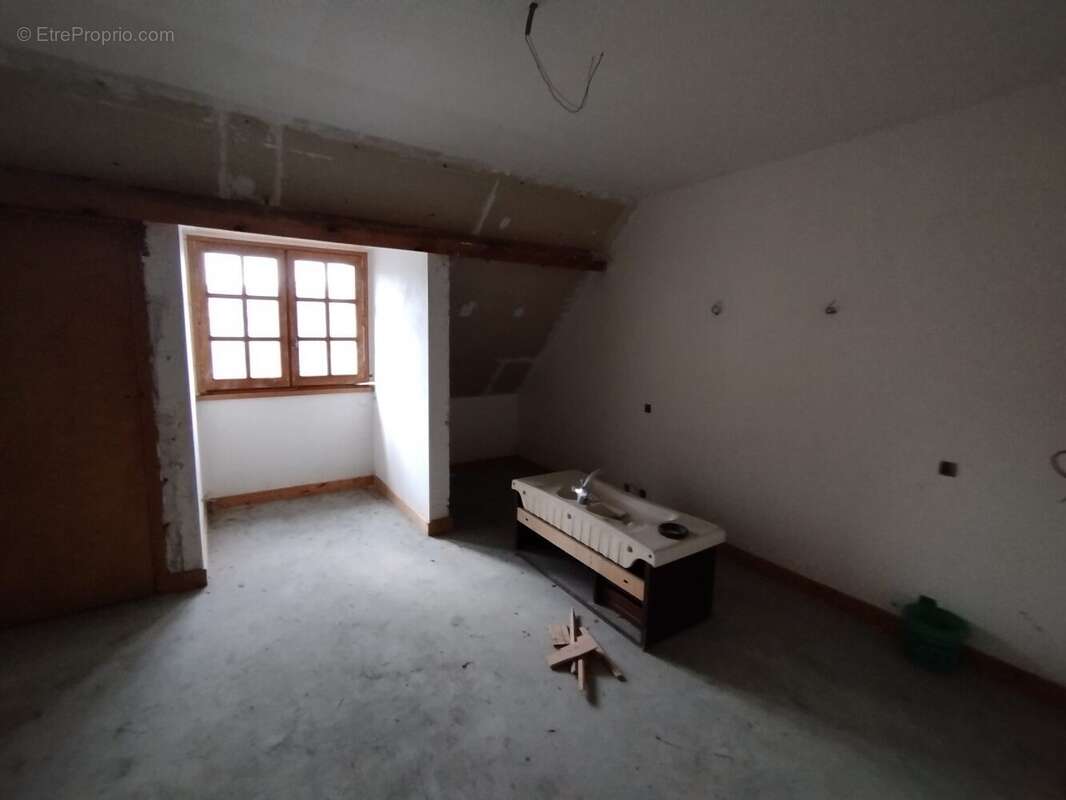 Maison à BESSE-ET-SAINT-ANASTAISE