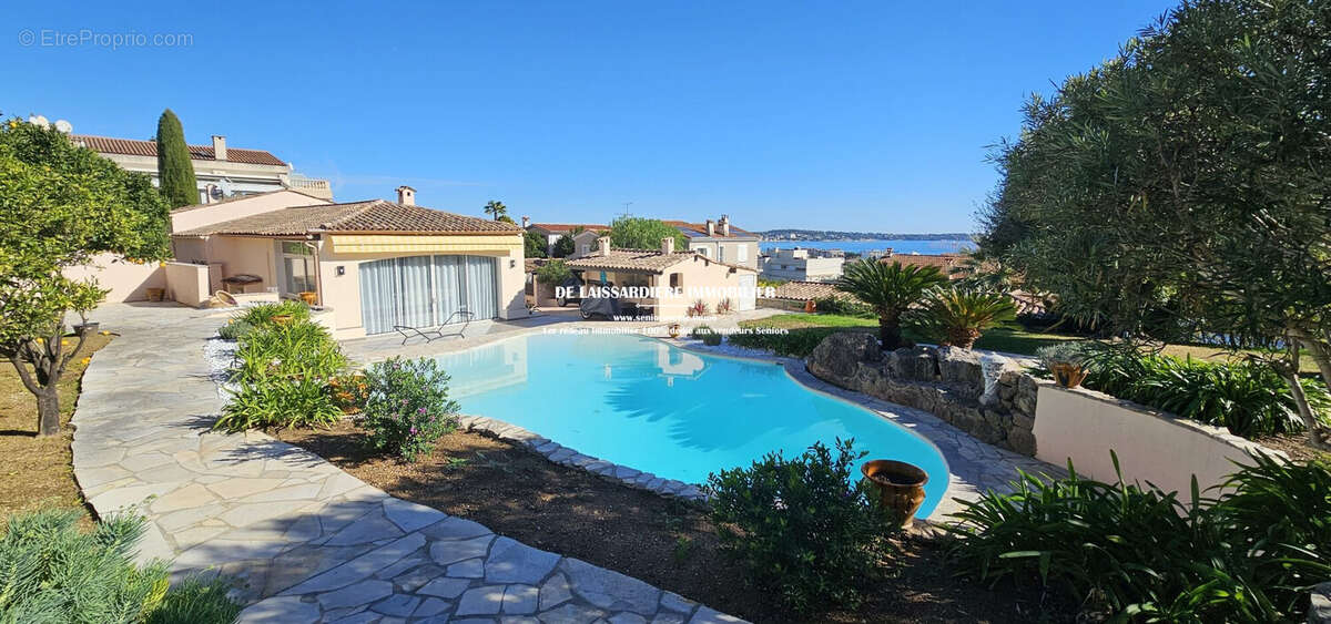 Maison à VALLAURIS