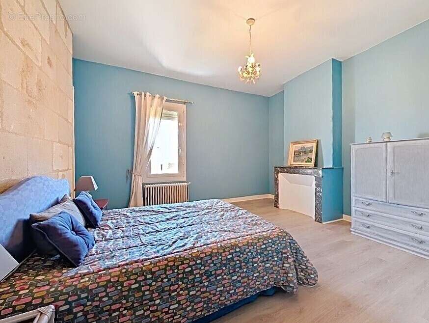 Maison de caractère avec jardin et dépendance - photo 10
