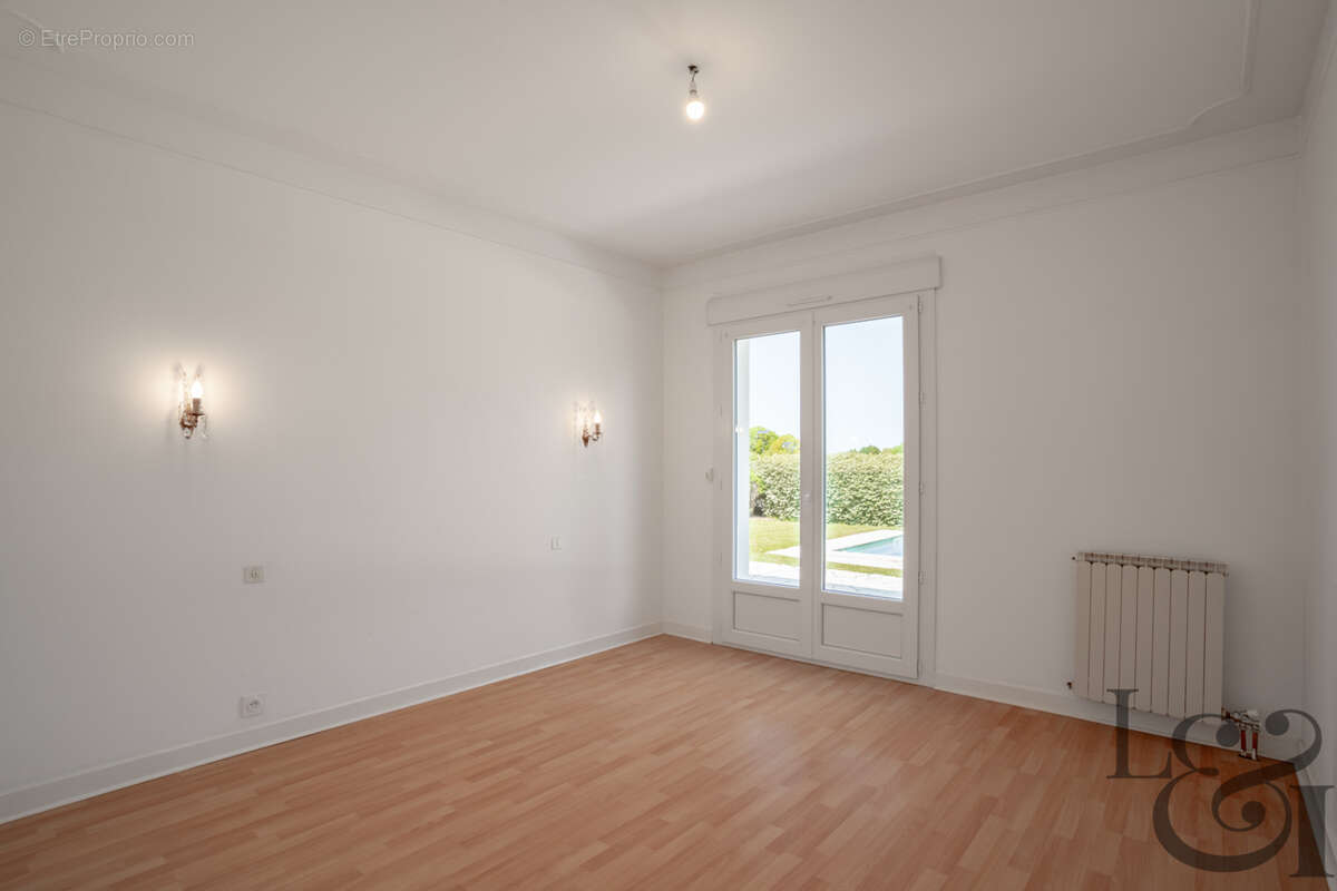 Maison à PUJOLS