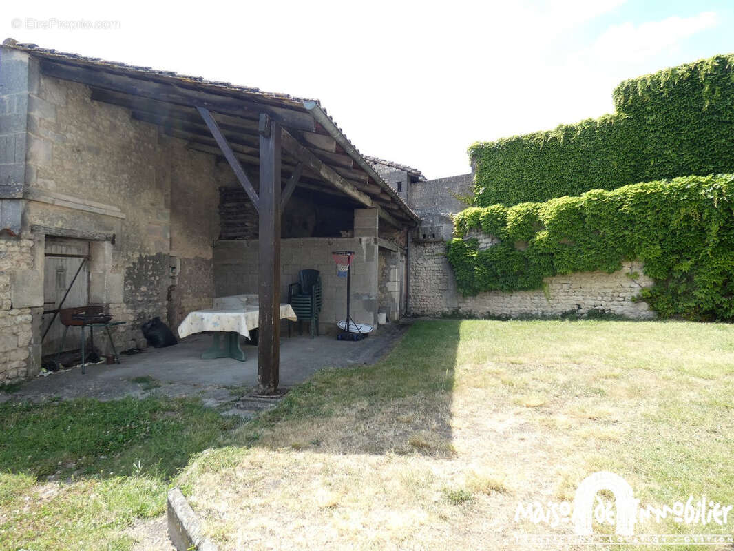 Maison à SEGONZAC