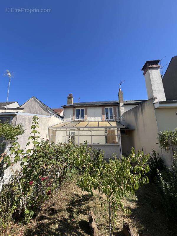 Quartier St Pavin Maison rénovée, 3 chambres, garage, jardin - photo 3
