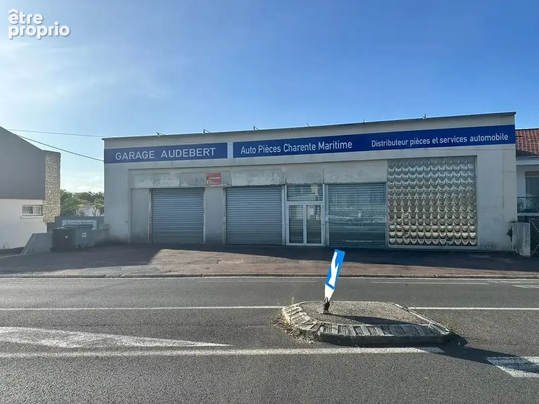 Photo 1 - Commerce à SAINTES