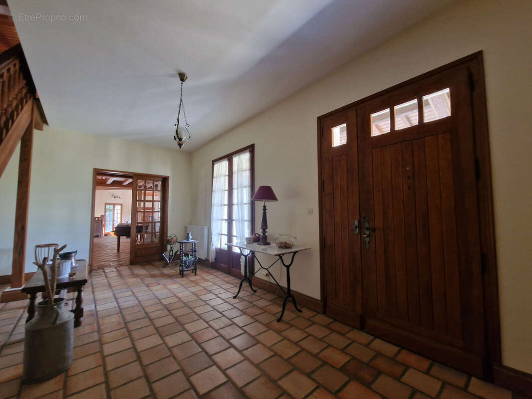 Maison à MONTMOREAU-SAINT-CYBARD