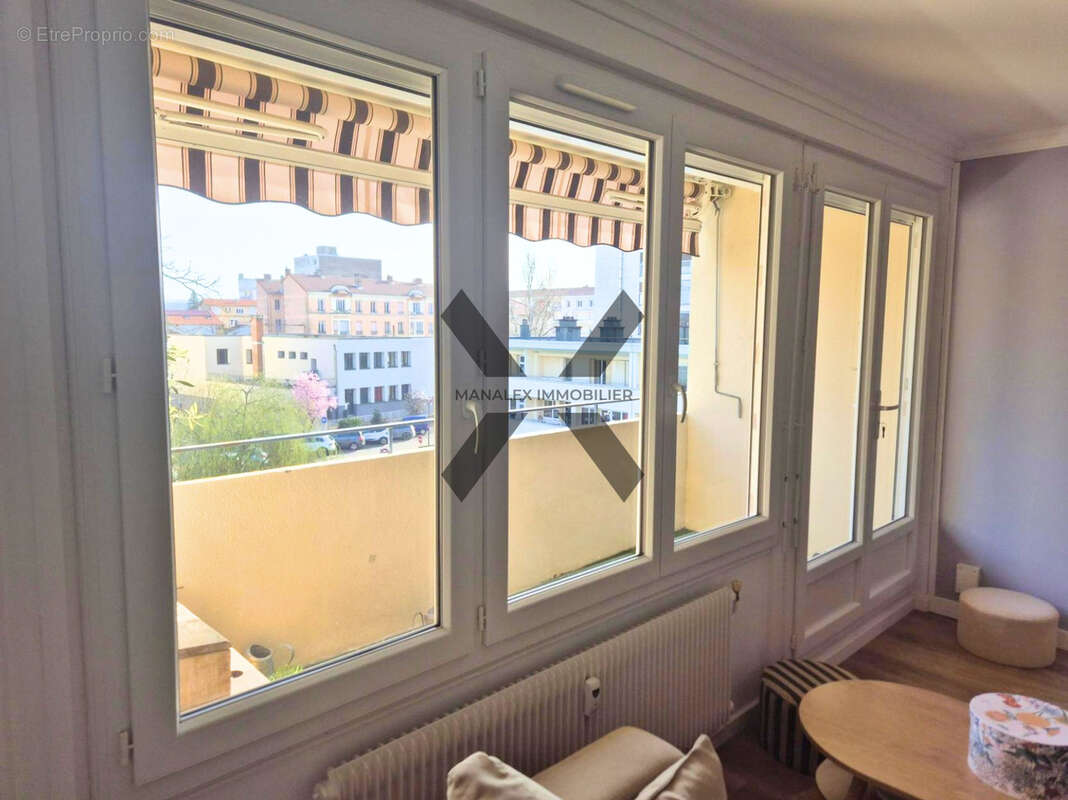 Appartement à LE COTEAU