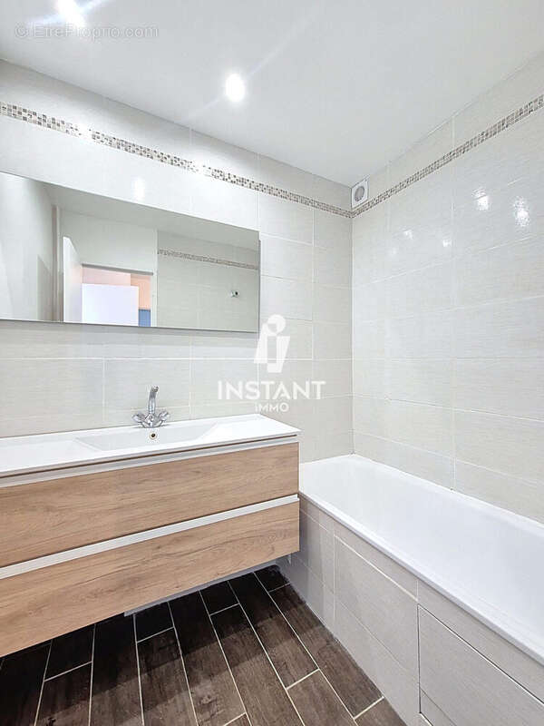 Salle de bains - Appartement à CHOISY-LE-ROI