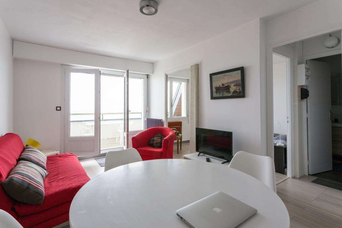 Appartement à VARAVILLE
