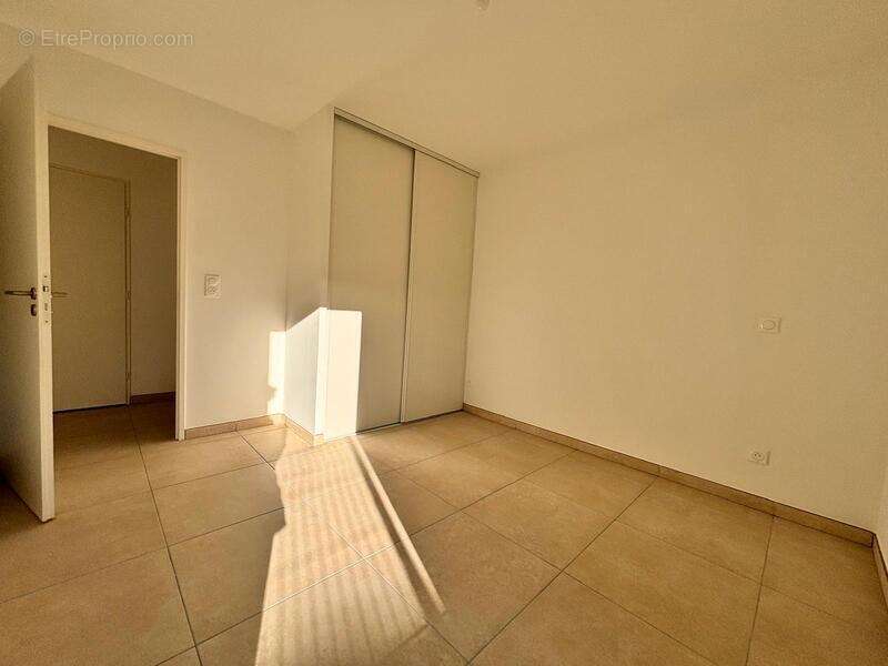 Appartement à VIC-LA-GARDIOLE