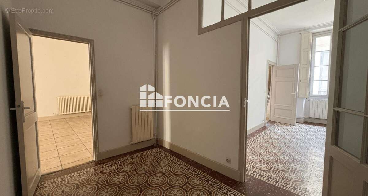 Nîmes Écusson – Bel appartement T3 de 110 m² aux beaux volumes dans immeuble de caractère - photo 7