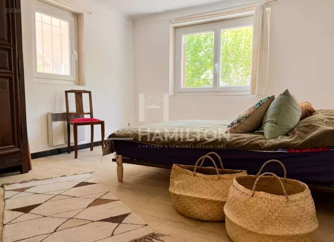 Maison à CHATEAUNEUF-GRASSE