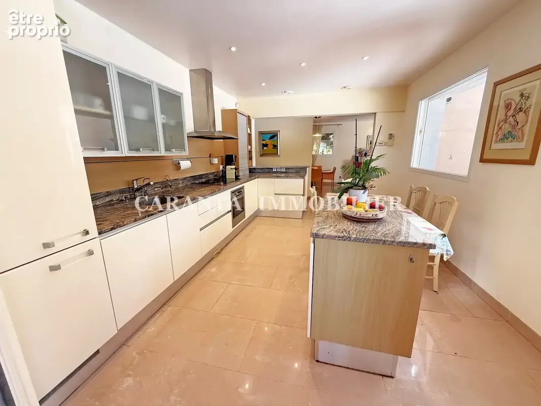 vente propriété 8 pièces Sainte Maxime avec piscine, garage et aperçu Mer à 400m du port. - photo 7