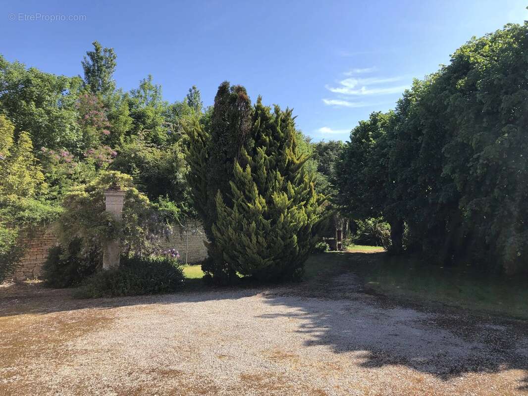 Grande maison dans un cadre paisible avec des magnifiques jardins - photo 12