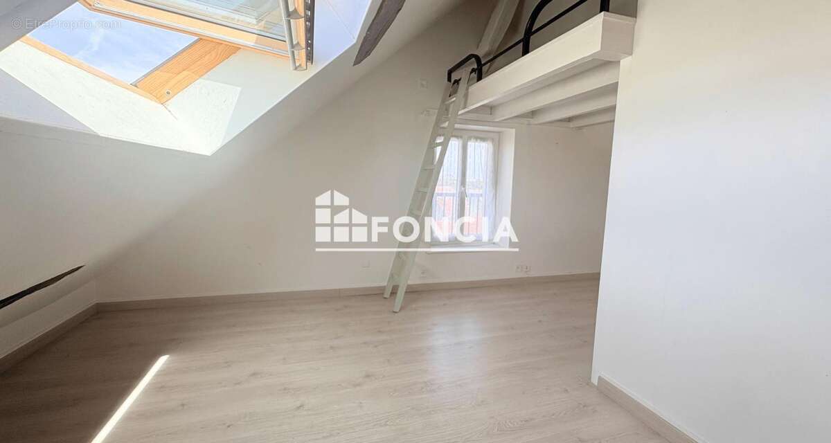 À VENDRE – Superbe duplex de charme à Étampes, dans un ancien moulin - photo 3