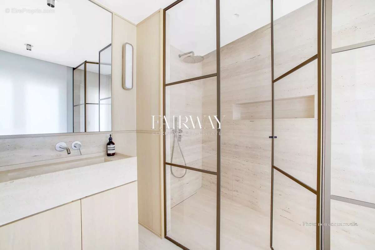 Appartement à PARIS-8E