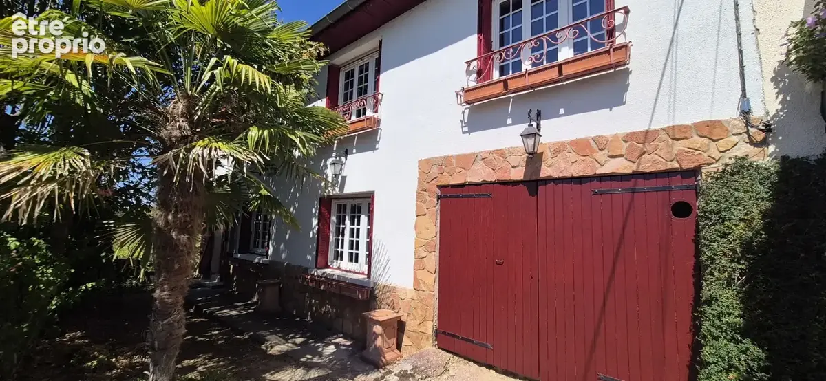Bâtisse de 140 m2 habitables sur parce de 3375 m2, avec garage, grange et caves. - photo 7