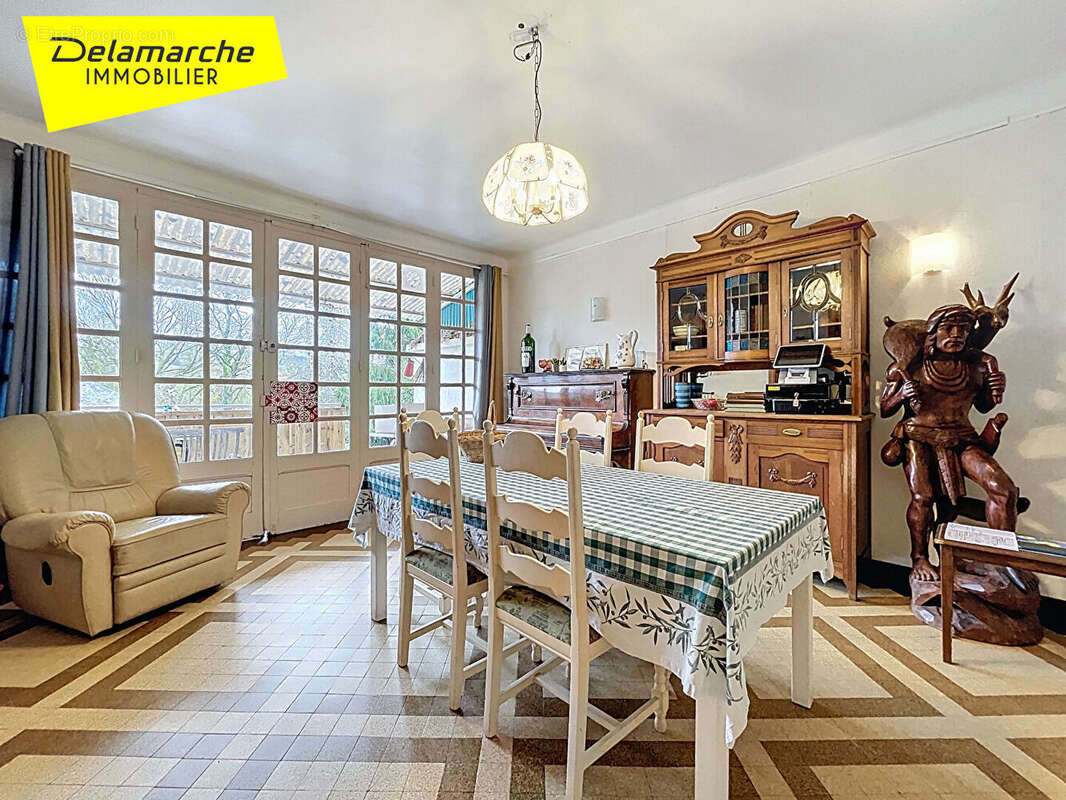 A VENDRE : Maison familiale dans le centre bourg de Pont Farcy - photo 3