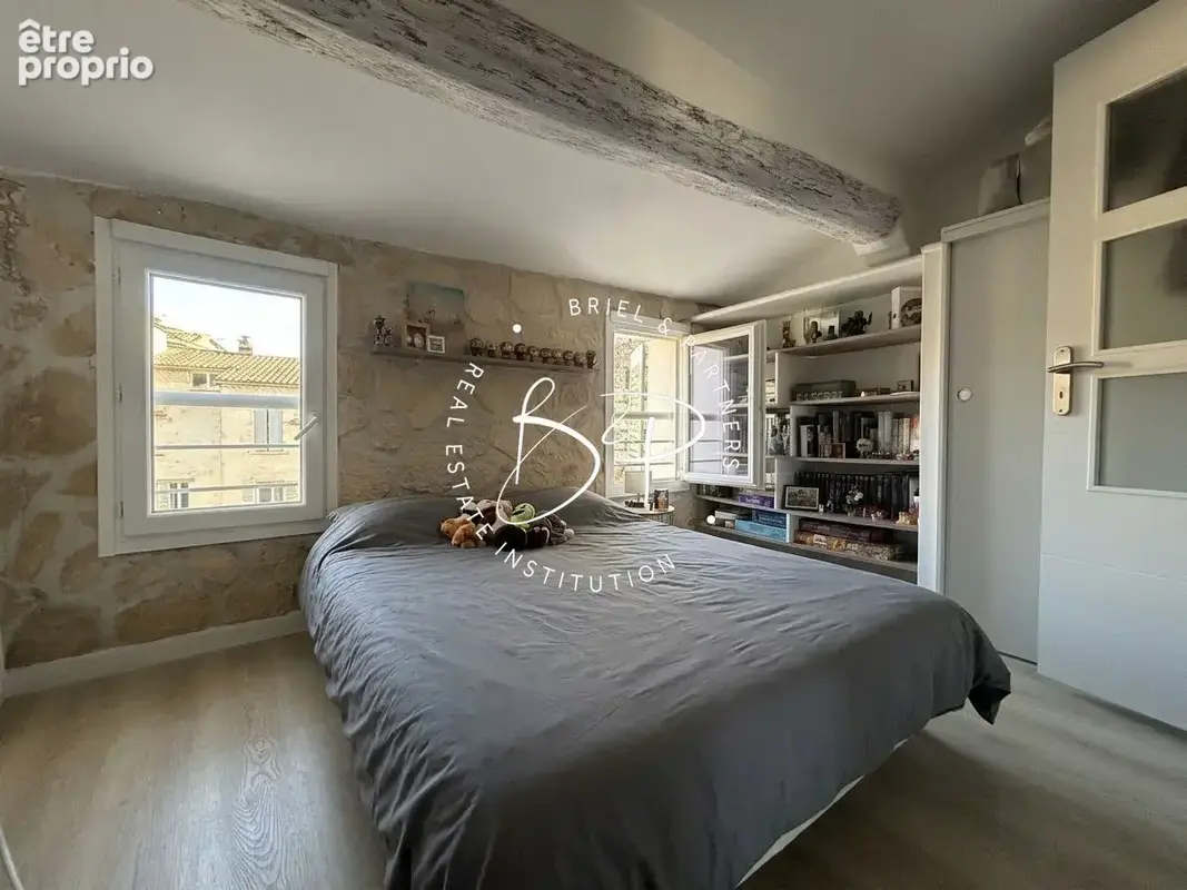 Draguignan : appartement rénové -dernier étage - vendu meublé - photo 3