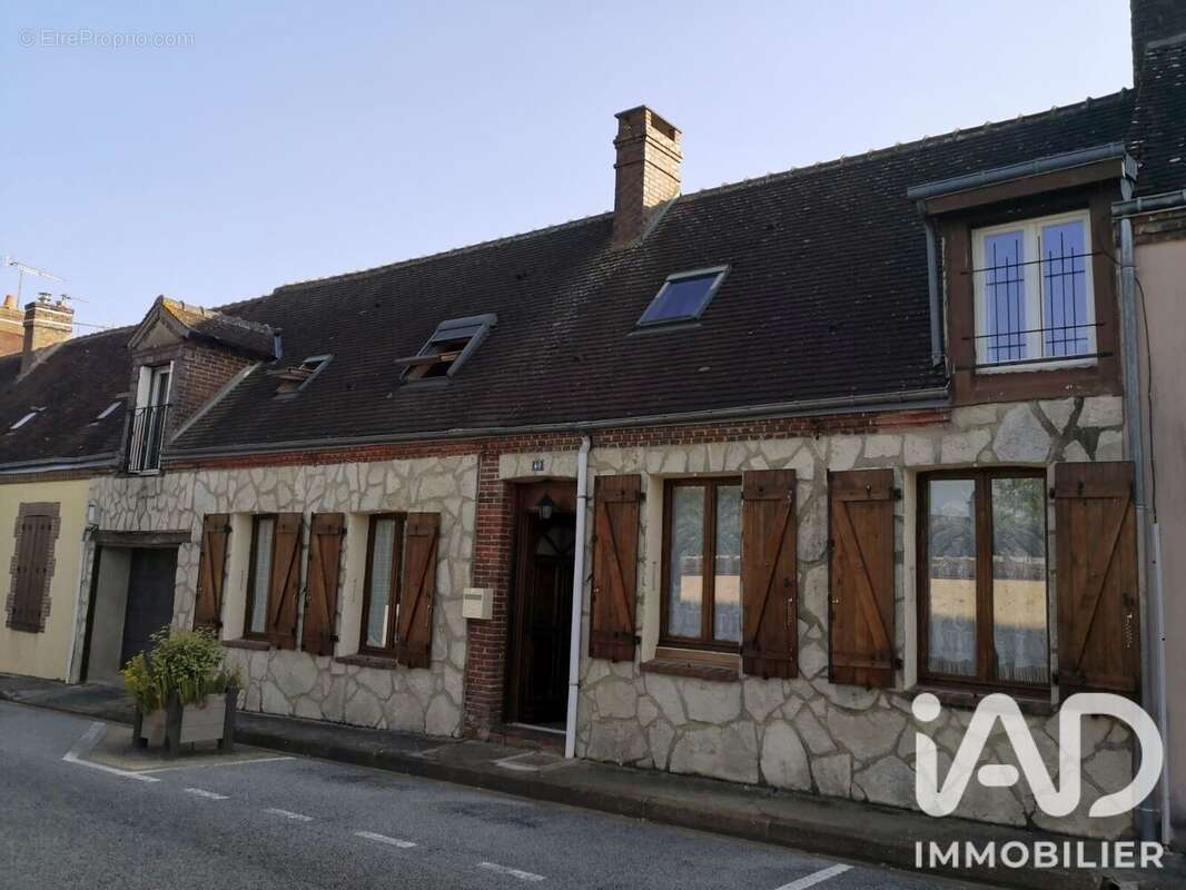 Maison 160 m² à Beaumont-Les-Autels  - photo 3