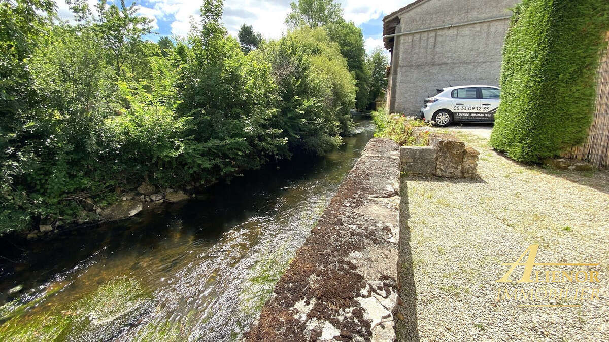 Charmante maison en pierre avec terrasse au bord de rivière - Saint-Front-la-Rivière 24300 - photo 14