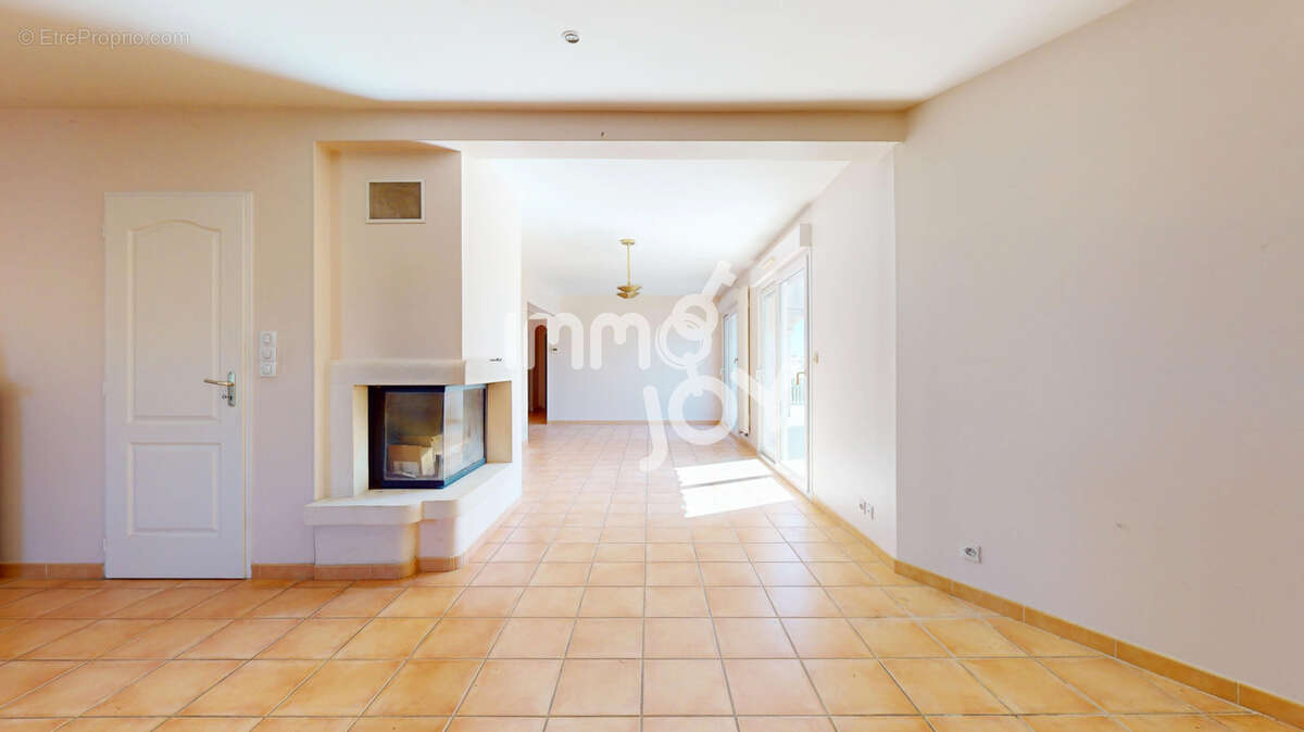 Ouveillan - villa de 169m2 - piscine - terrain de 1603m2 - photo 5