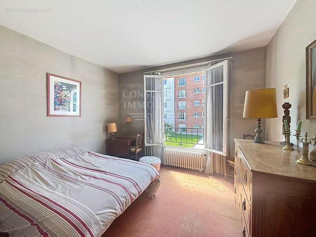 Appartement à NEUILLY-SUR-SEINE