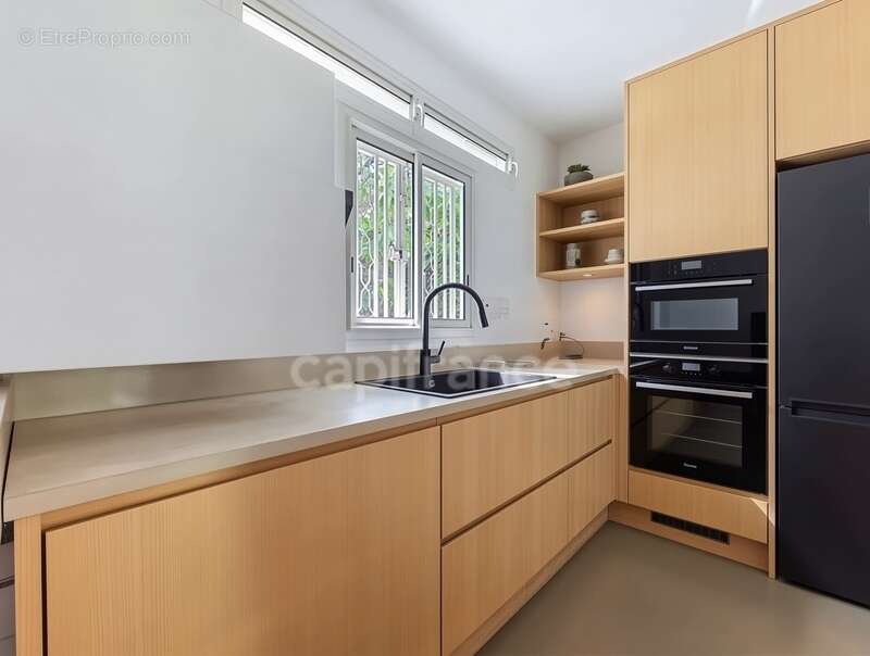 Propriété rare avec maison + 3 logements indépendants – 1850 m² constructible – Basse-Terre centre - photo 5