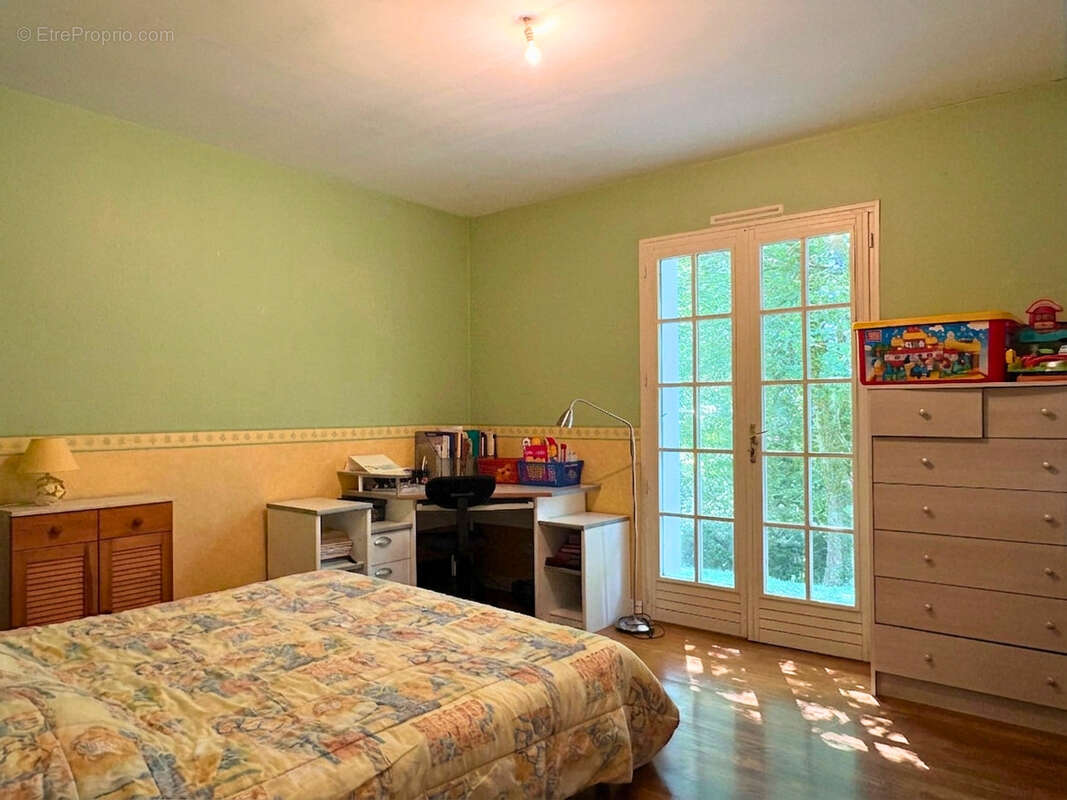 MAISON de plain-pied au coeur des bois avec 4 chambres, garage et dépendances aux portes de COGNAC - photo 10