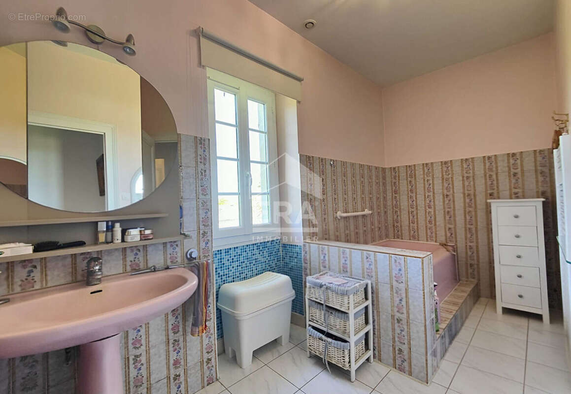 Maison à SAINT-MEME-LES-CARRIERES